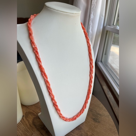 Vintage 23” long necklace, triple twisted strands of angel skin coral beads. - Picture 4 of 8